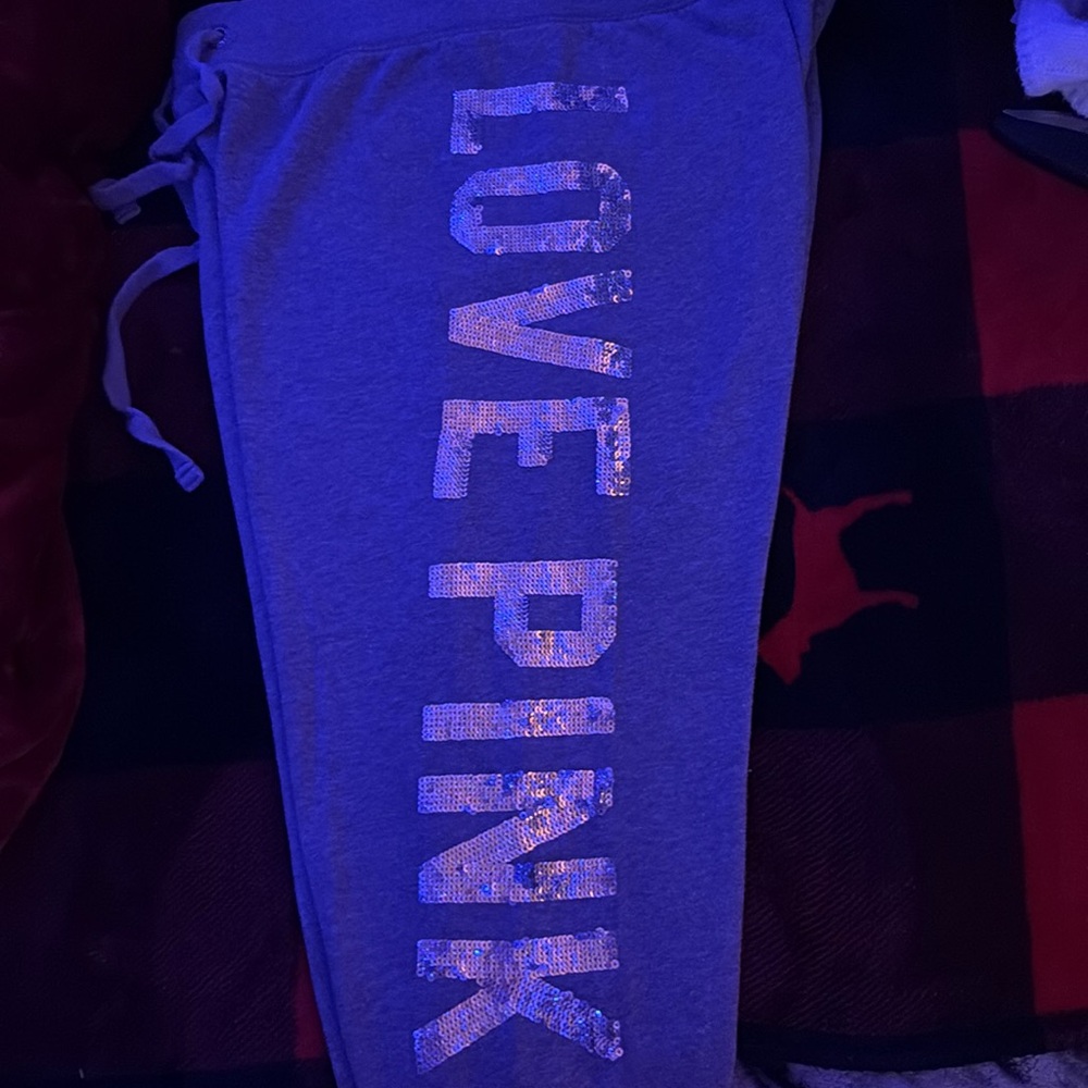 2012 GREY CROPPED SWEATS WITH HOLOGRAPHIC SEQUNS BLING! 86 LOVE PINK